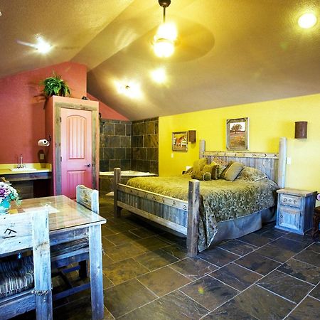 Rustic Creek Ranch Resort At North Jellystone Park Burleson Eksteriør bilde