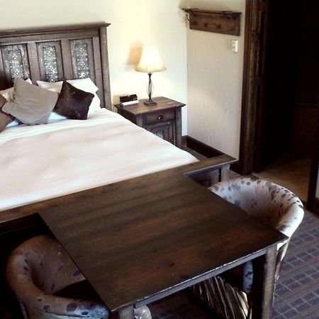 Rustic Creek Ranch Resort At North Jellystone Park Burleson Eksteriør bilde