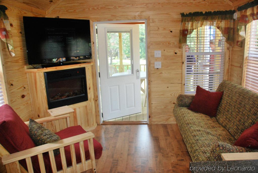 Rustic Creek Ranch Resort At North Jellystone Park Burleson Eksteriør bilde