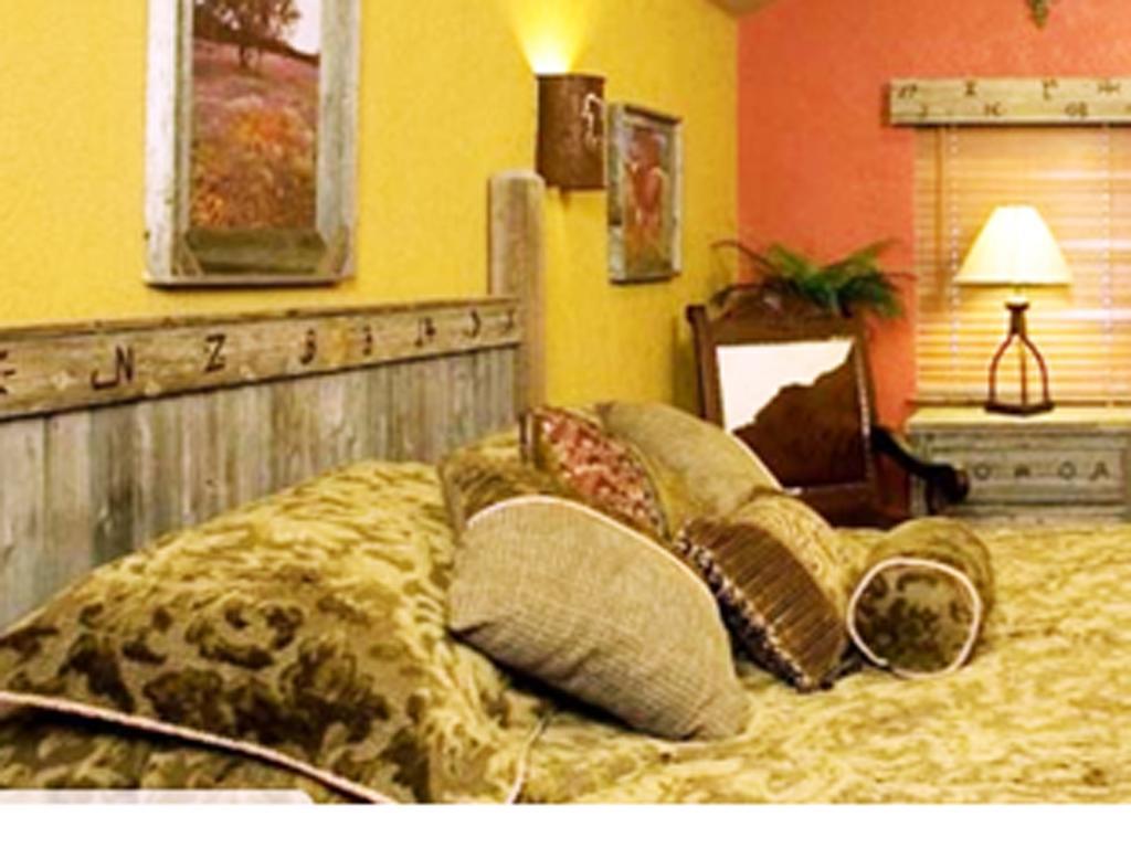 Rustic Creek Ranch Resort At North Jellystone Park Burleson Eksteriør bilde