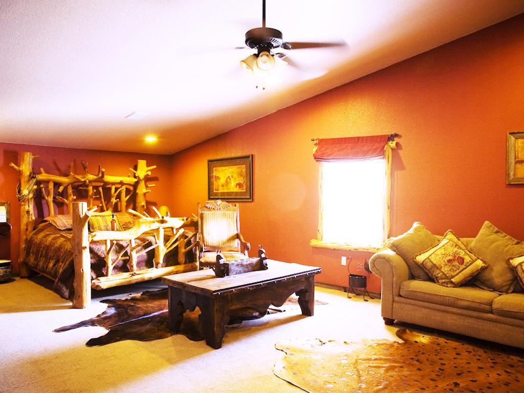 Rustic Creek Ranch Resort At North Jellystone Park Burleson Eksteriør bilde