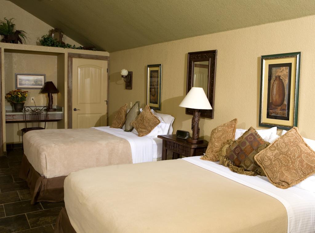 Rustic Creek Ranch Resort At North Jellystone Park Burleson Eksteriør bilde