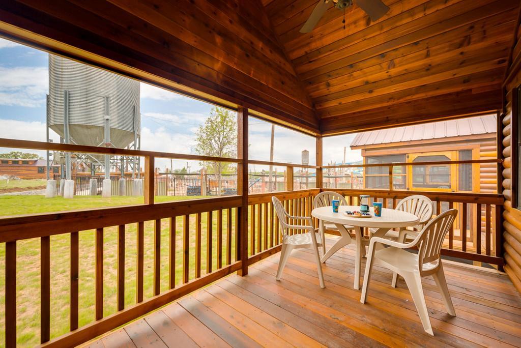 Rustic Creek Ranch Resort At North Jellystone Park Burleson Eksteriør bilde