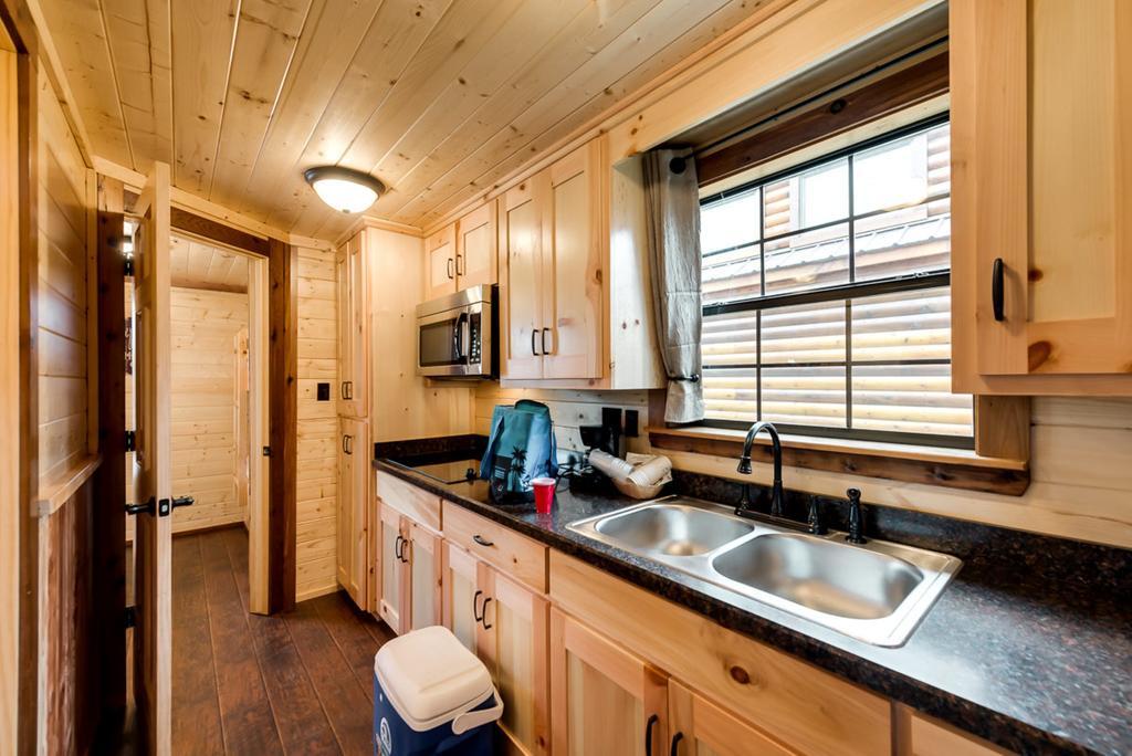 Rustic Creek Ranch Resort At North Jellystone Park Burleson Eksteriør bilde