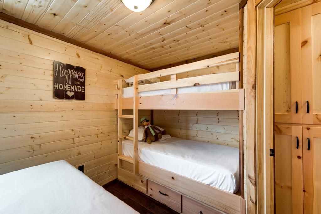 Rustic Creek Ranch Resort At North Jellystone Park Burleson Eksteriør bilde