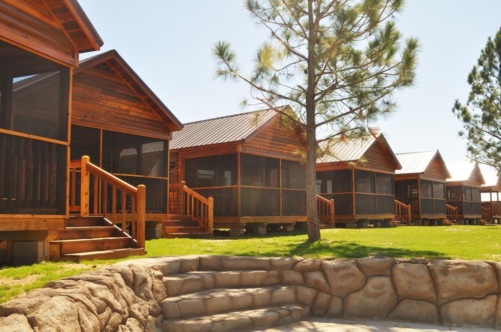 Rustic Creek Ranch Resort At North Jellystone Park Burleson Eksteriør bilde