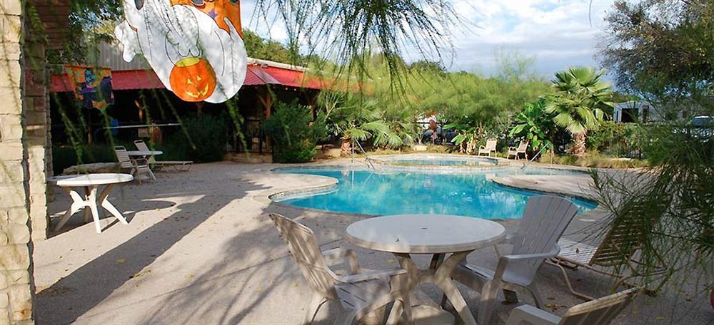 Rustic Creek Ranch Resort At North Jellystone Park Burleson Eksteriør bilde