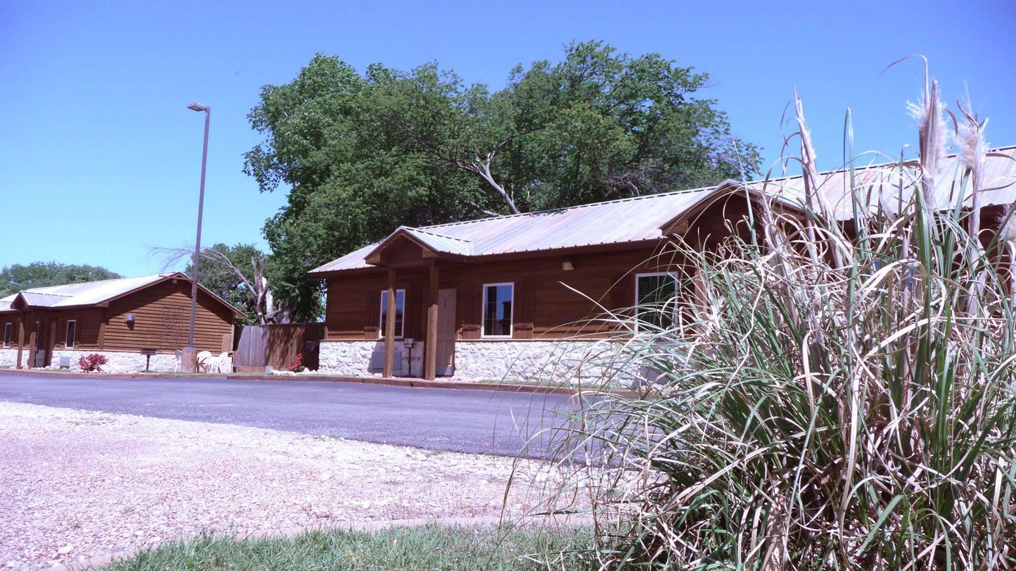 Rustic Creek Ranch Resort At North Jellystone Park Burleson Eksteriør bilde