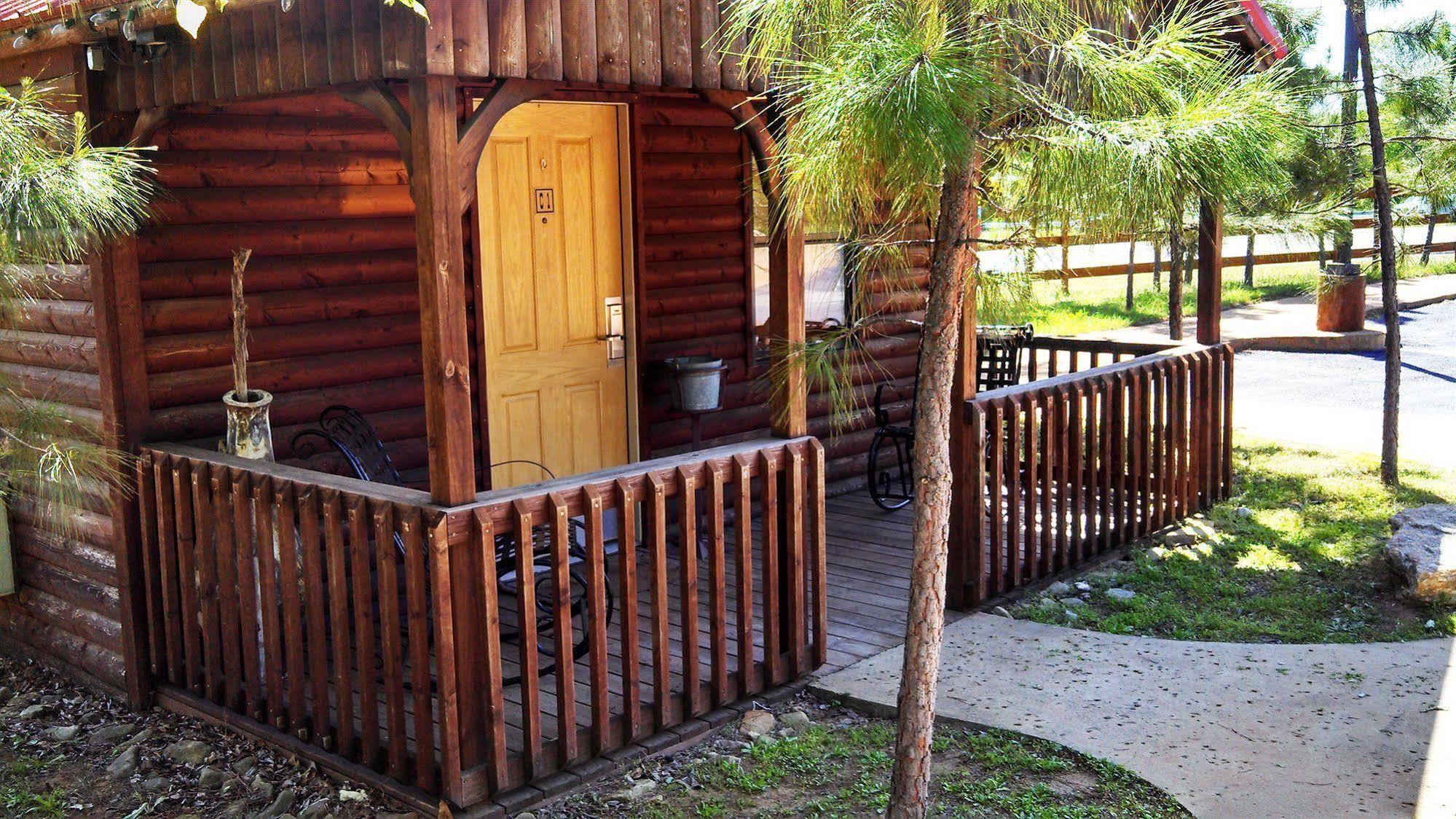Rustic Creek Ranch Resort At North Jellystone Park Burleson Eksteriør bilde