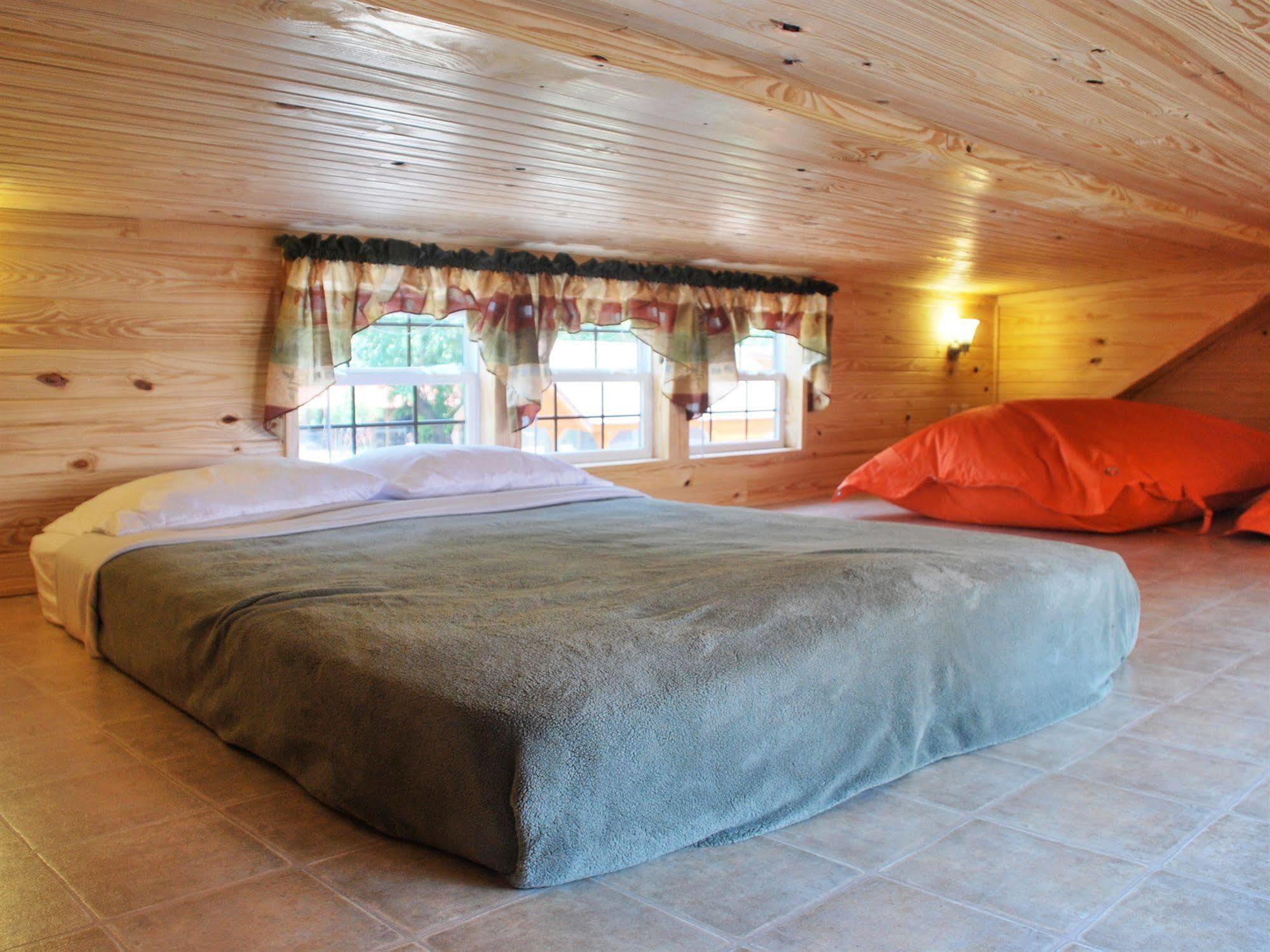Rustic Creek Ranch Resort At North Jellystone Park Burleson Eksteriør bilde