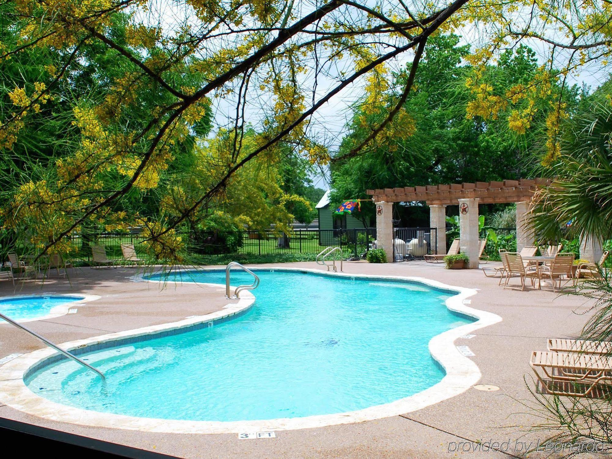 Rustic Creek Ranch Resort At North Jellystone Park Burleson Eksteriør bilde