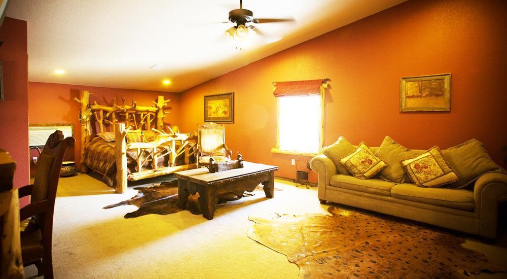Rustic Creek Ranch Resort At North Jellystone Park Burleson Rom bilde